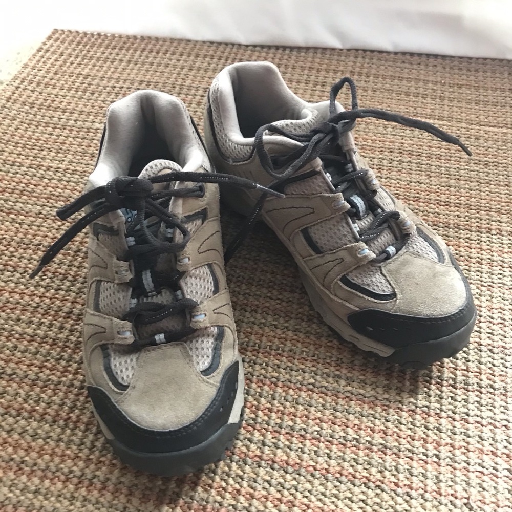 New Balance light hikers